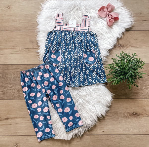 Pink Flowers with Leaves Capri Set